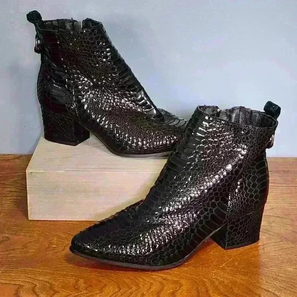 Very G Ankle Booties Black Textured Shoes‎ Boots Women’s Size 8.5